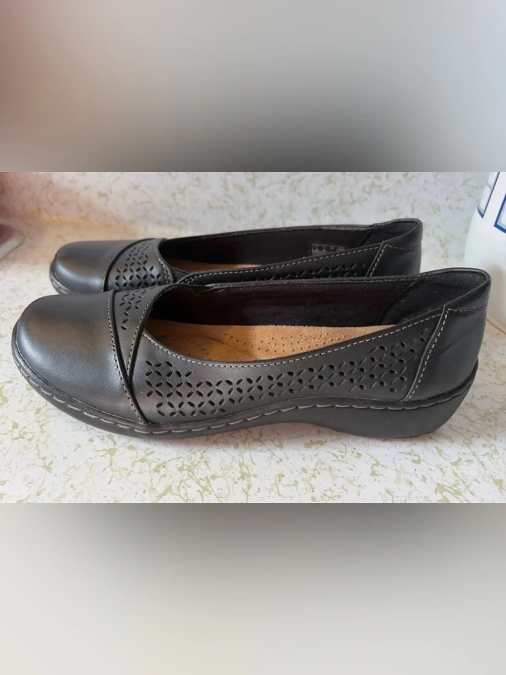 Women’s Size 6 Clarks Cora Iris Shoes Slip On Flats